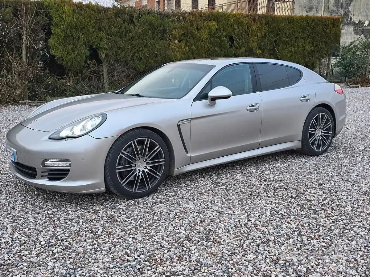 Usata Porsche Panamera 250 CV (183 kW) 2012 Utilitaria