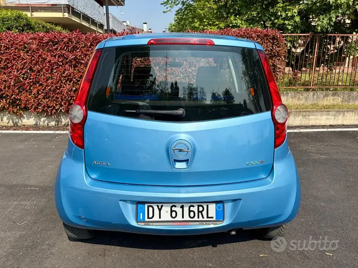 Usata Opel Agila 65 CV (47 kW) 2009 Blu Utilitaria