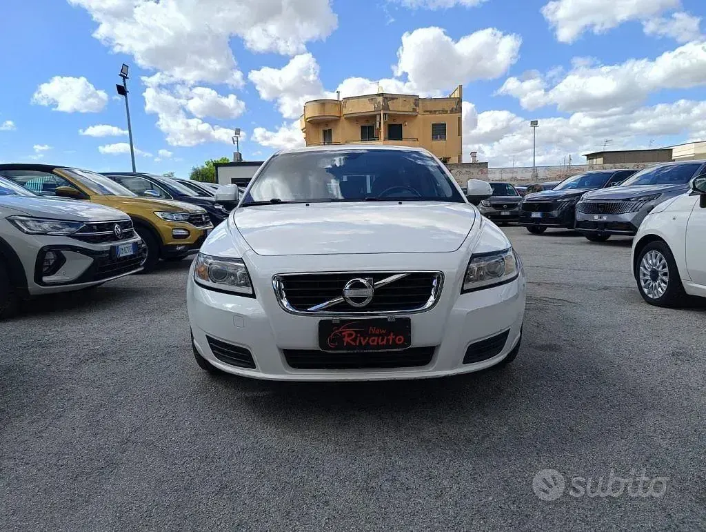 Usata Volvo V50 109 CV (80 kW) 2011 Bianco Station wagon