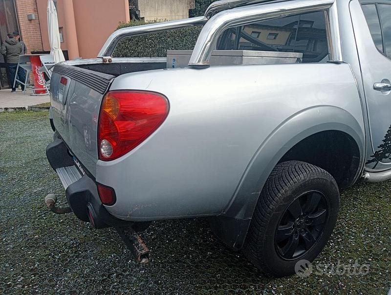 Usata Mitsubishi L200 136 CV (100 kW) 2008 Grigio Pick-up