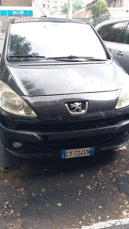 Usata Peugeot 1007 82 CV (60 kW) 2005 Nero Monovolume
