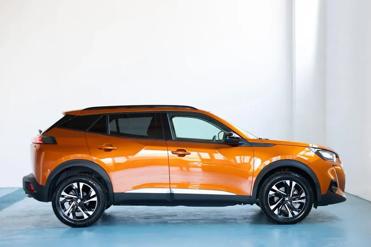 Usata Peugeot 2008 Allure 131 CV (96 kW) 2022 Arancione SUV