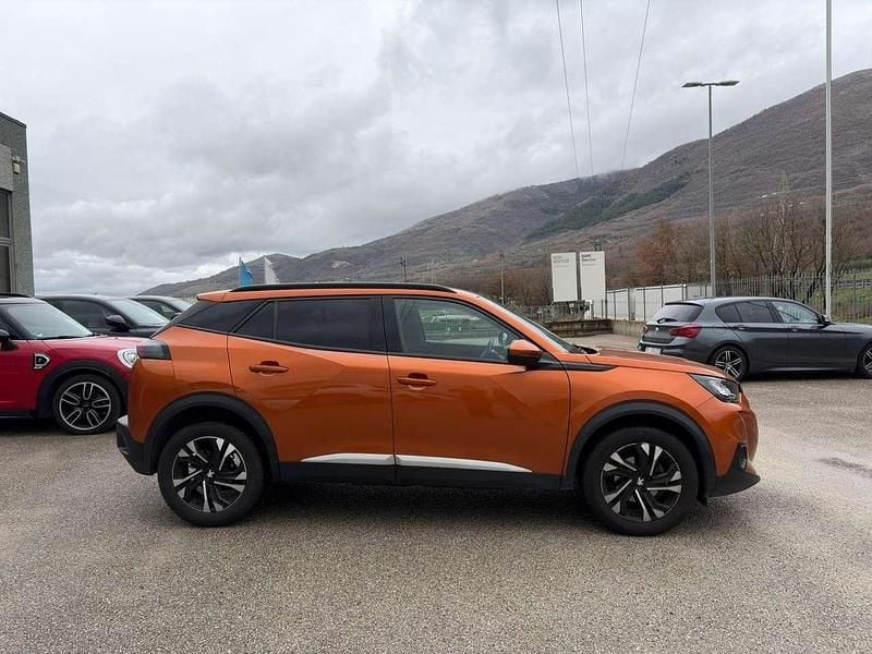 Usata Peugeot 2008 Allure 110 CV (80 kW) 2021 Orange fusion metallizzato SUV