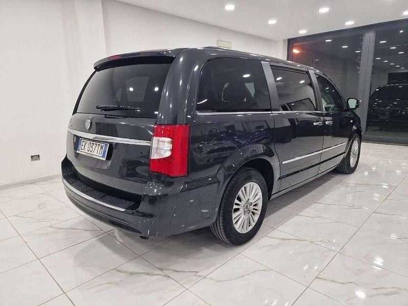 Usata Lancia Voyager Platinum 163 CV (119 kW) 2011 Nero Monovolume