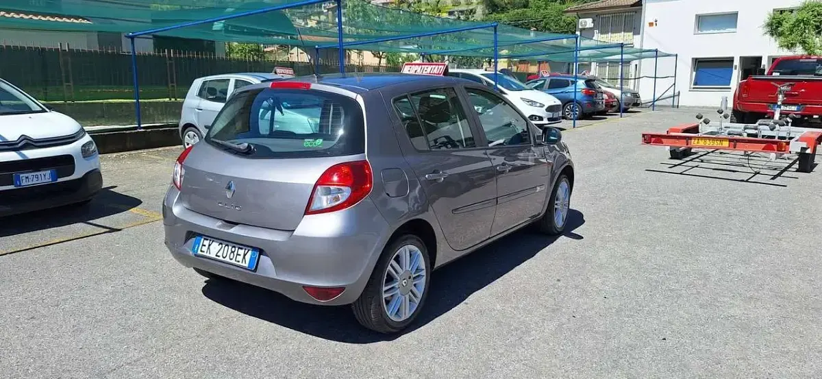 Usata Renault Clio III 75 CV (55 kW) 2011 Grigio Berlina
