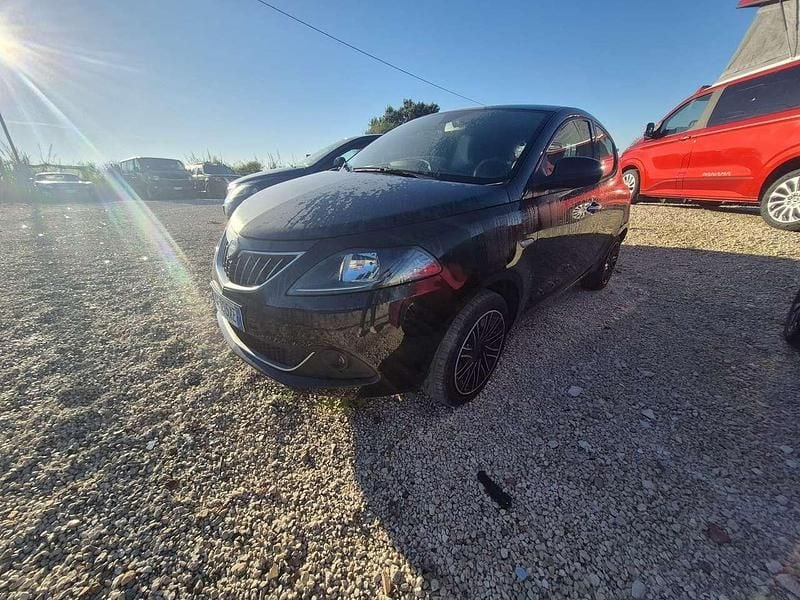 Usata Lancia Ypsilon Gold 69 CV (50 kW) 2021 Nero Utilitaria