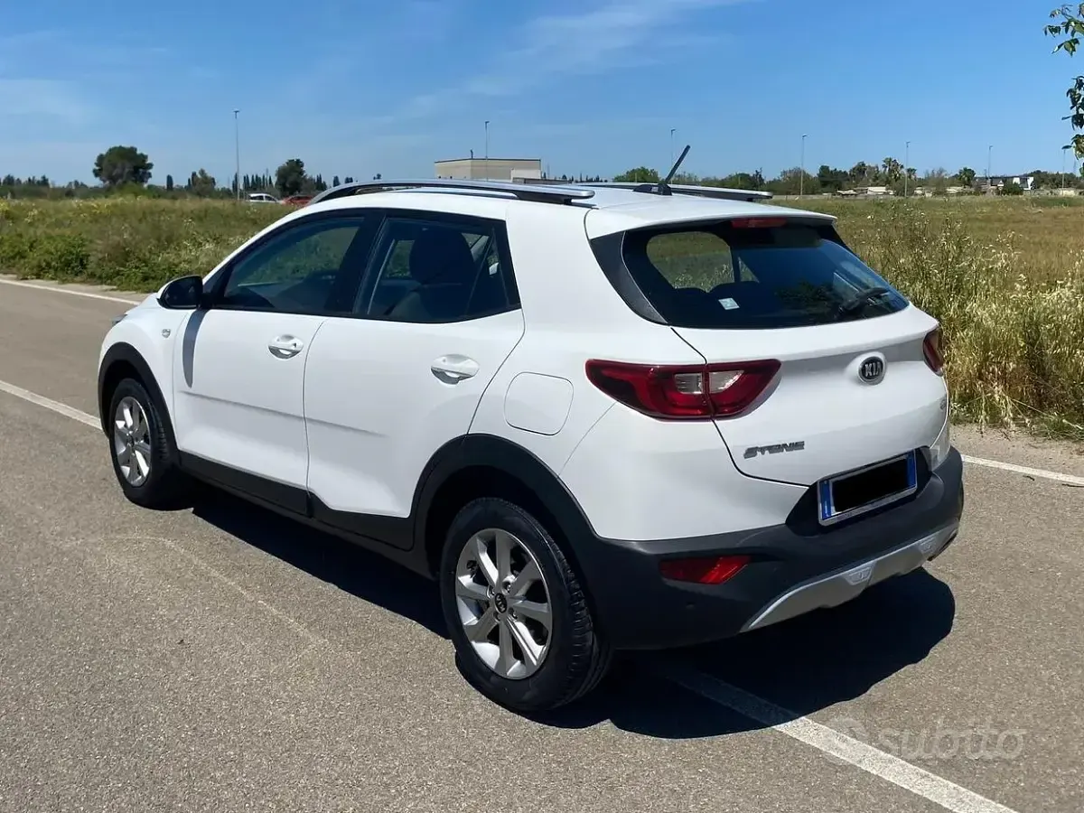 Używany Kia Stonic Style 82 KM (60 kW) 2021 Biały SUV