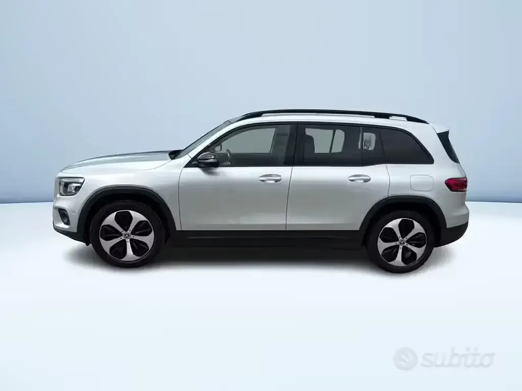 Usata Mercedes GLB200 150 CV (110 kW) 2023 Argento metallizzato SUV