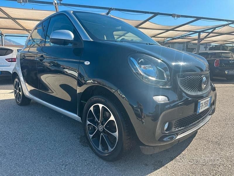 Usata Smart ForFour 70 CV (51 kW) 2016 Nero Utilitaria