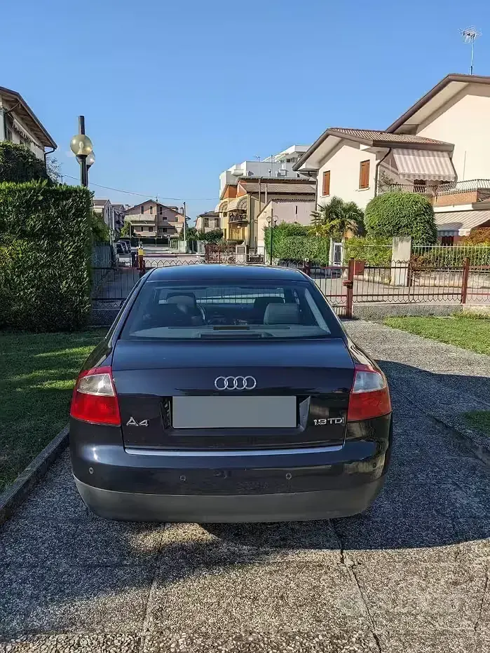 Usata Audi A4 130 CV (95 kW) 2002 Blu Berlina