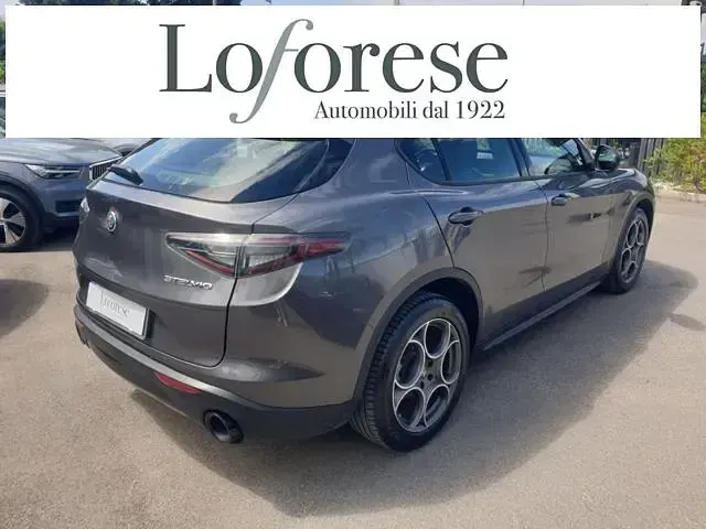 Usata Alfa Romeo Stelvio 160 CV (117 kW) 2023 Grigio scuro metallizzato SUV