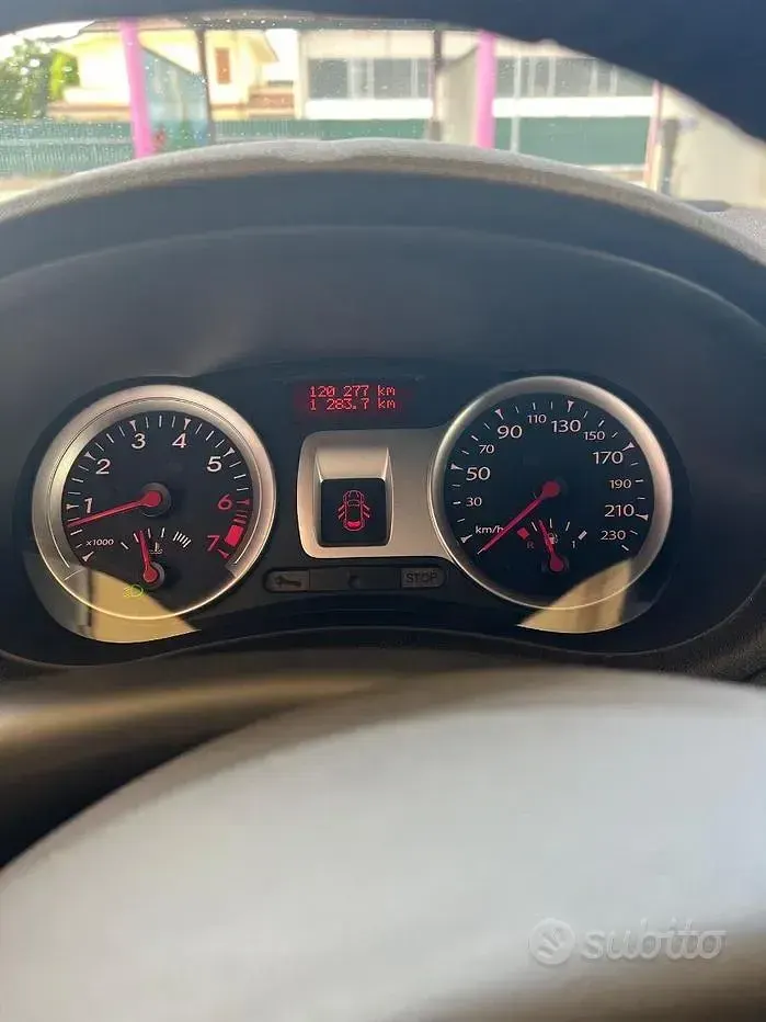 Usata Renault Clio II 75 CV (55 kW) 2011 Nero Berlina
