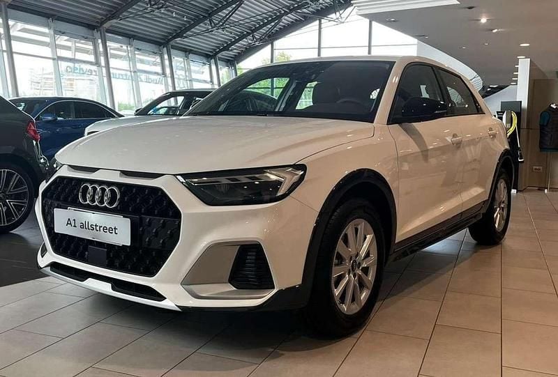 Nuova Audi A1 Ambiente 116 CV (85 kW) 2025 Bianco cortina nero mito metal Utilitaria