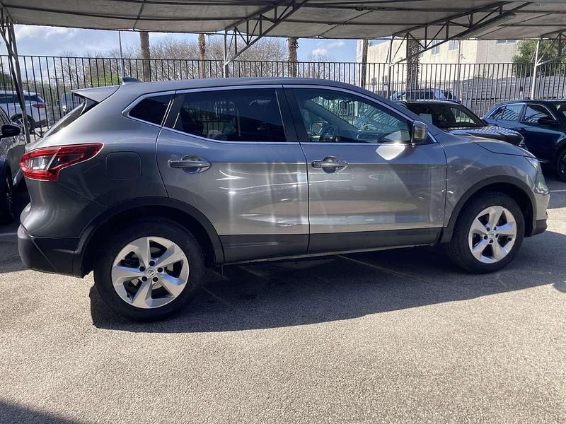 Usata Nissan Qashqai Acenta 110 CV (80 kW) 2017 Grigio SUV