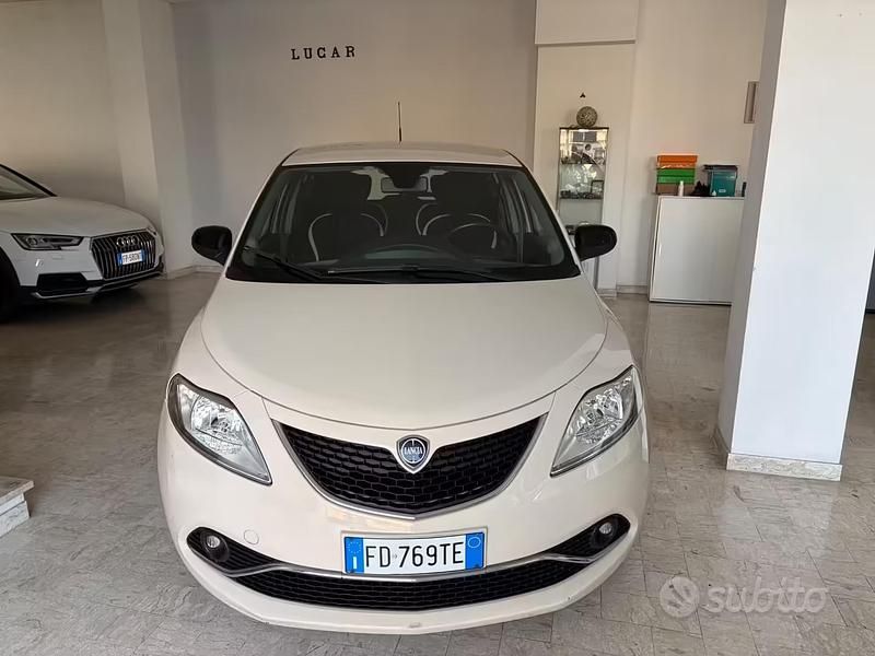 Usata Lancia Ypsilon Platinum 69 CV (50 kW) 2016 Beige Utilitaria