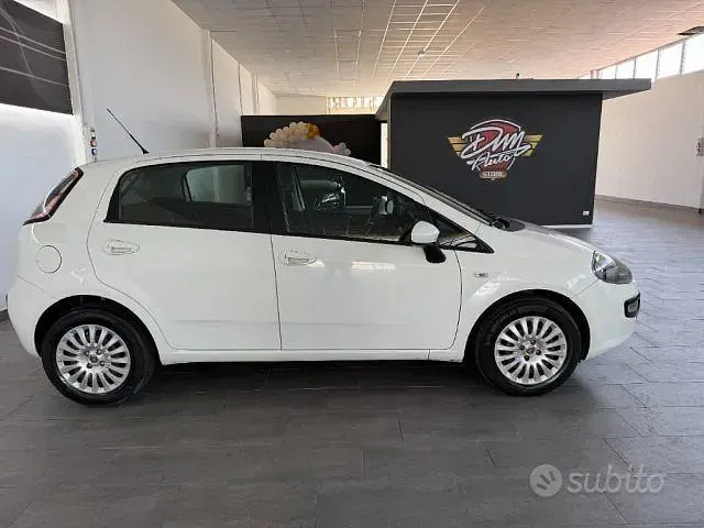 Usata Fiat Punto Evo Dynamic 77 CV (56 kW) 2011 Bianco Utilitaria