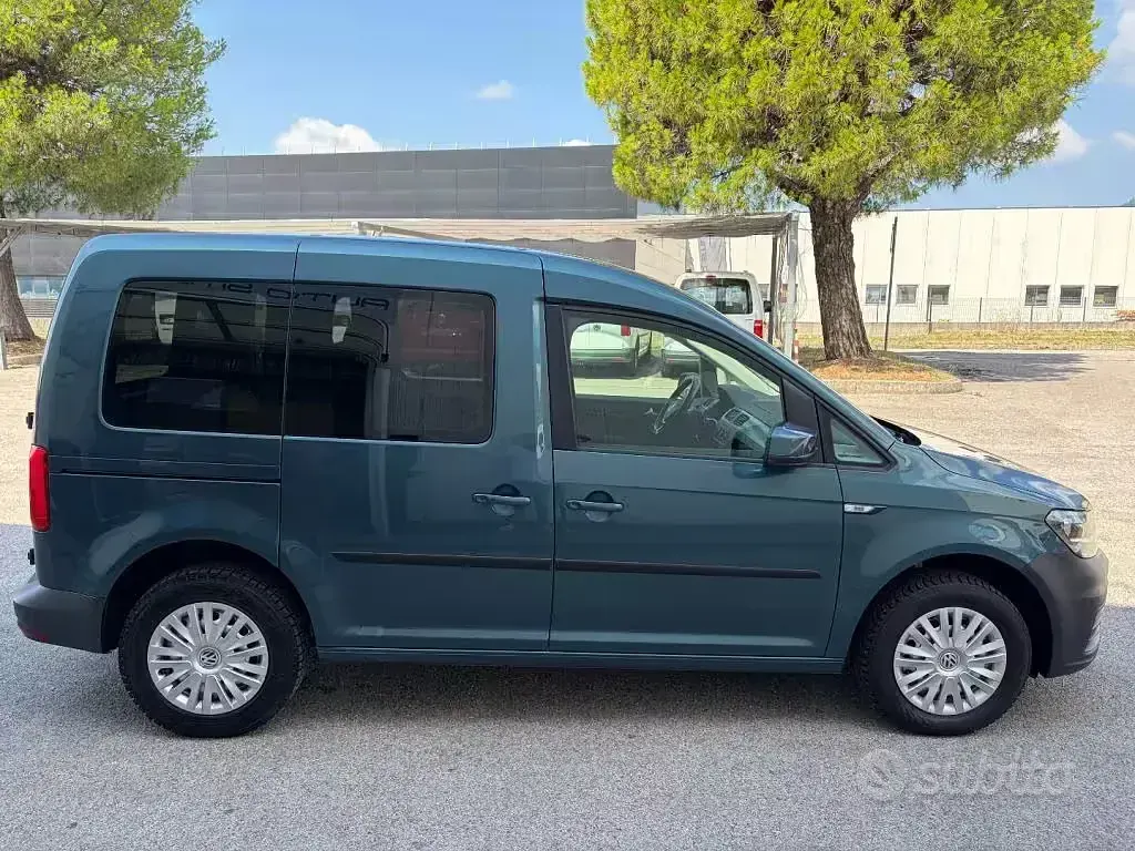 Usata VW Caddy Life 110 CV (80 kW) 2019 Blu metallizzato Monovolume