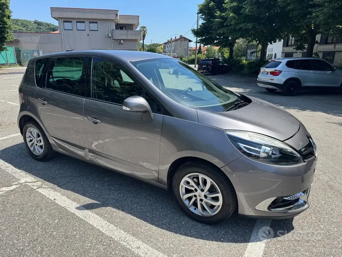 Usata Renault Scenic E-Tech XMOD 110 CV (80 kW) 2014 Grigio Monovolume