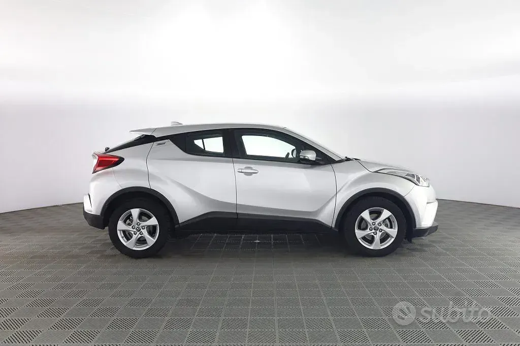 Usata Toyota C-HR Business Edition 116 CV (85 kW) 2017 Argento SUV