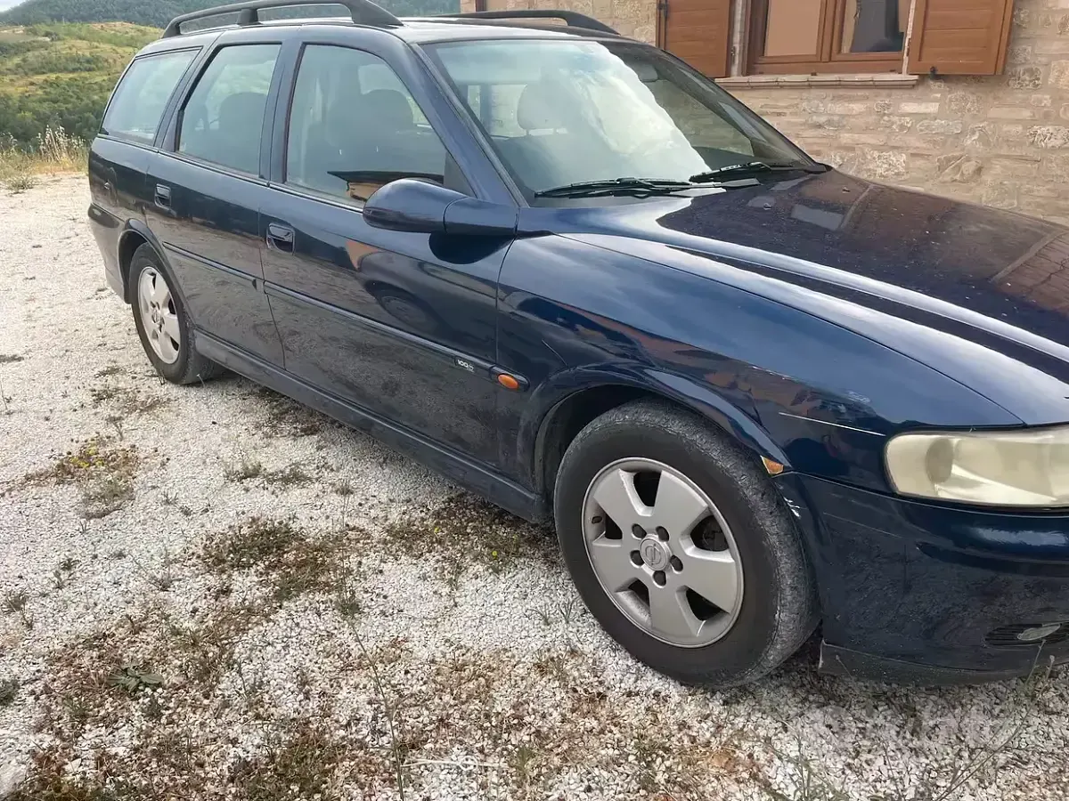 Usata Opel Vectra 101 CV (74 kW) 1999 Bluazzurro Station wagon