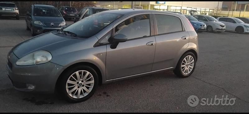 Usata Fiat Grande Punto Sport 90 CV (66 kW) 2006 Grigio Utilitaria