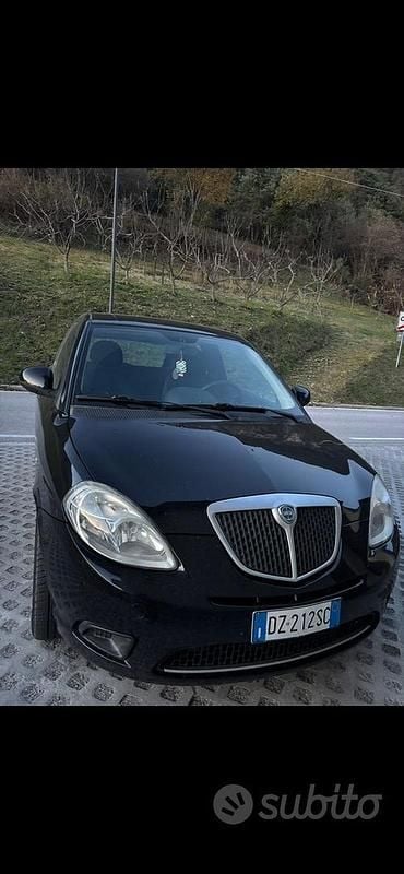 Usata Lancia Ypsilon 77 CV (56 kW) 2010 Nero Utilitaria