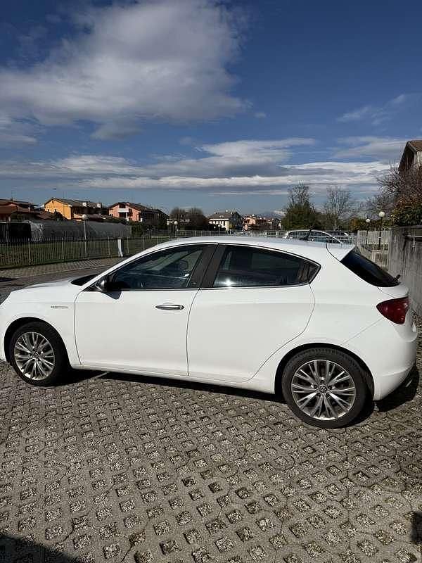 Usata Alfa Romeo Giulietta 120 CV (88 kW) 2016 Bianco Utilitaria