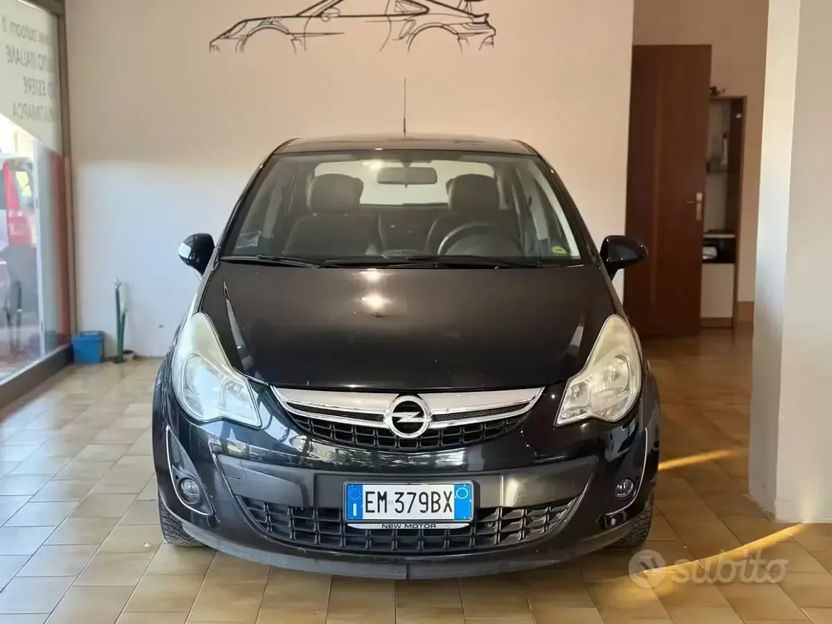 Usata Opel Corsa 86 CV (63 kW) 2012 Nero Utilitaria