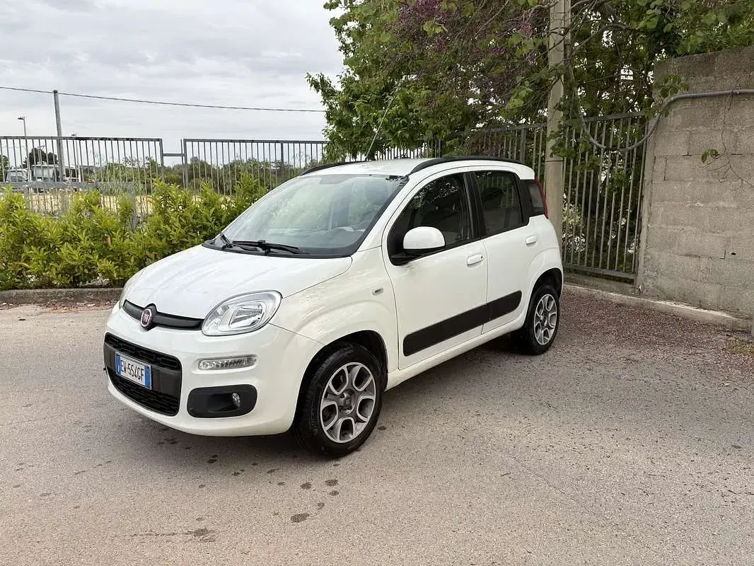Käytetty Fiat Panda Lounge 80 HP (58 kW) 2014 Viistoperä