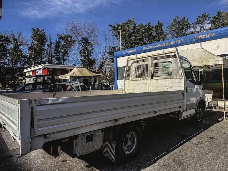 Usata Iveco Daily 166 CV (122 kW) 2004 Bianco Furgone