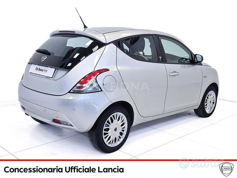 Usata Lancia Ypsilon Gold 69 CV (50 kW) 2017 Grigio Utilitaria