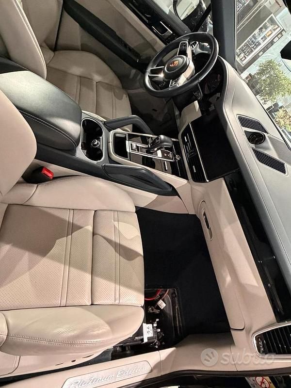 Usata Porsche Cayenne Platinum Edition 340 CV (250 kW) 2023 Nero SUV