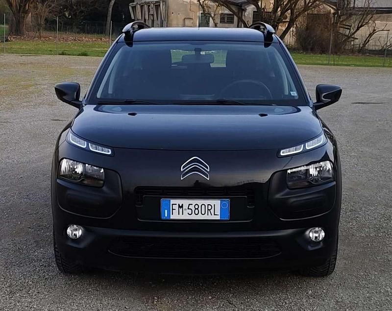 Usata Citroën C4 Shine 99 CV (72 kW) 2017 Nero SUV