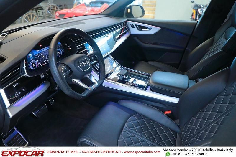 Usata Audi Q8 286 CV (210 kW) 2020 Argento SUV