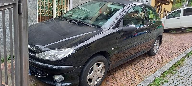 Usata Peugeot 206 75 CV (55 kW) 2008 Nero Utilitaria