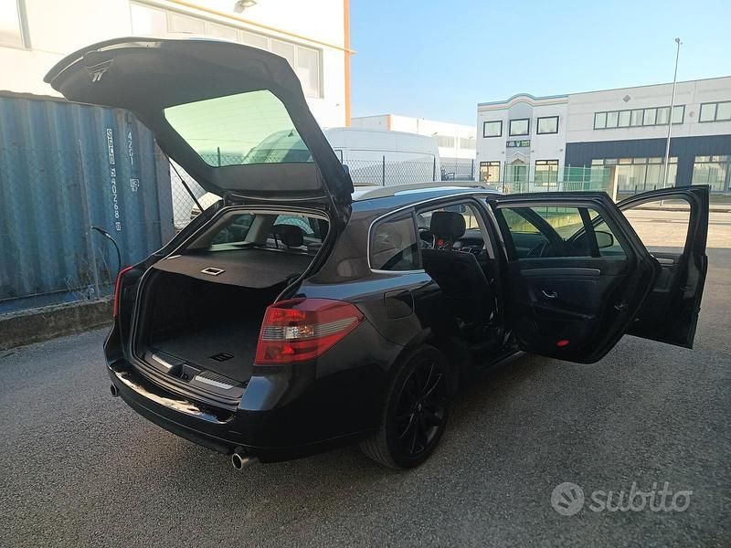 Usata Renault Laguna III 175 CV (128 kW) 2013 Nero Station wagon