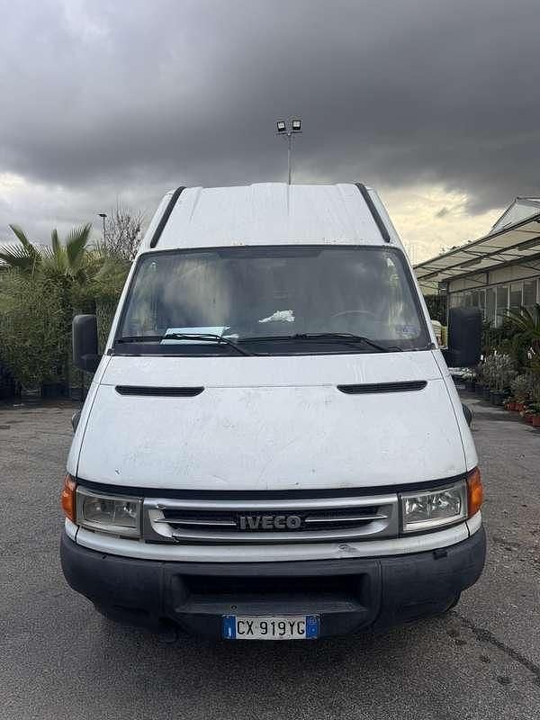 Usata Iveco Daily 179 CV (131 kW) 2005 Furgone