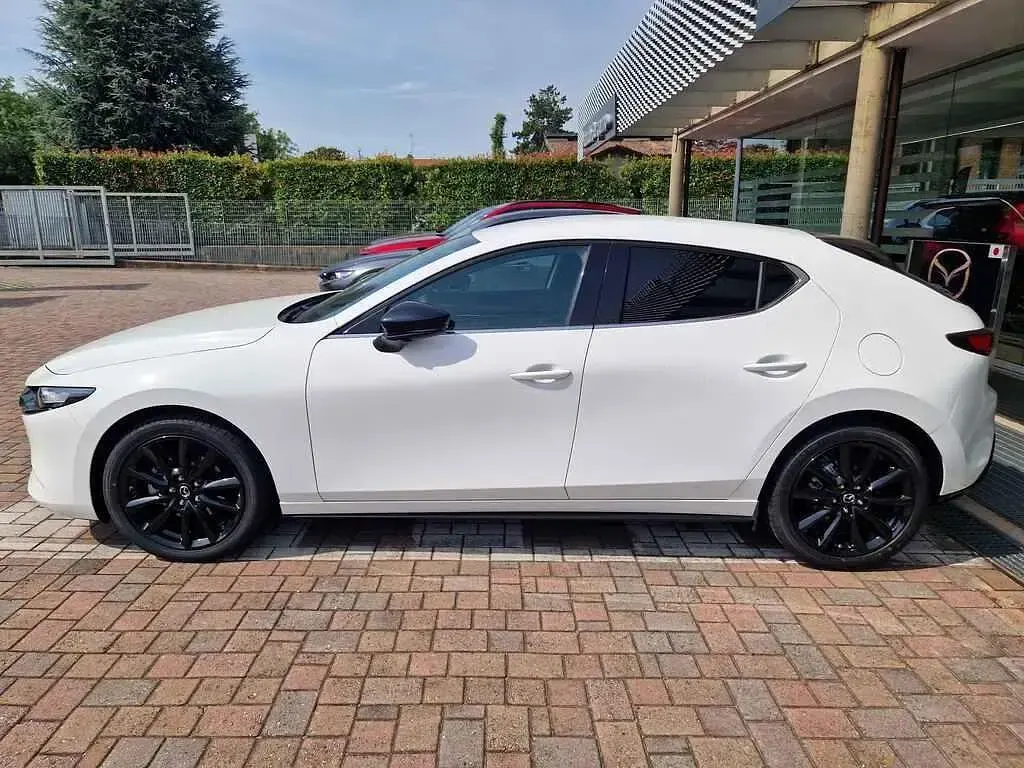 Nuova Mazda 3 Homura-Line 140 CV (102 kW) 2025 Arctic white Berlina