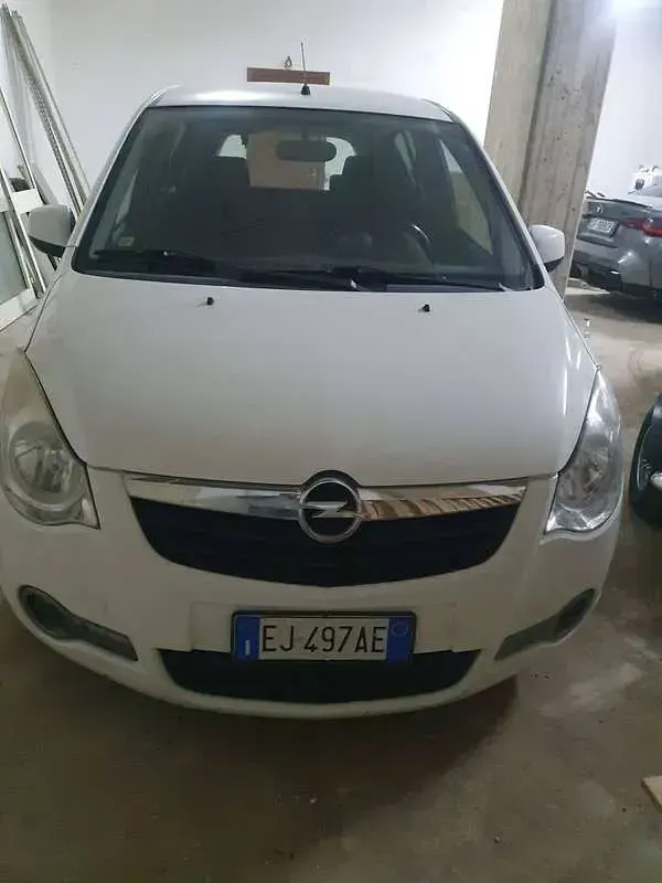 Usata Opel Agila Enjoy 94 CV (69 kW) 2012 Bianco Utilitaria