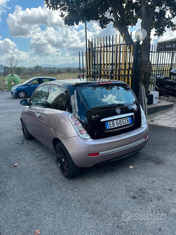 Usata Lancia Ypsilon 77 CV (56 kW) 2010 Oro Utilitaria
