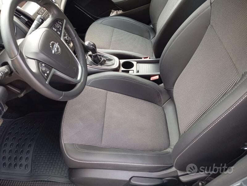 Usata Opel Astra 110 CV (80 kW) 2012 Grigio Berlina