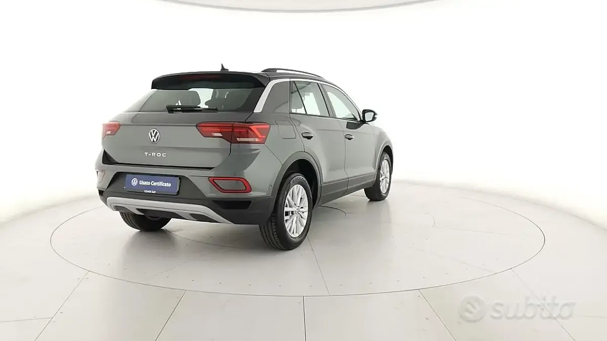 Usata VW T-Roc Life 150 CV (110 kW) 2024 Grigio SUV