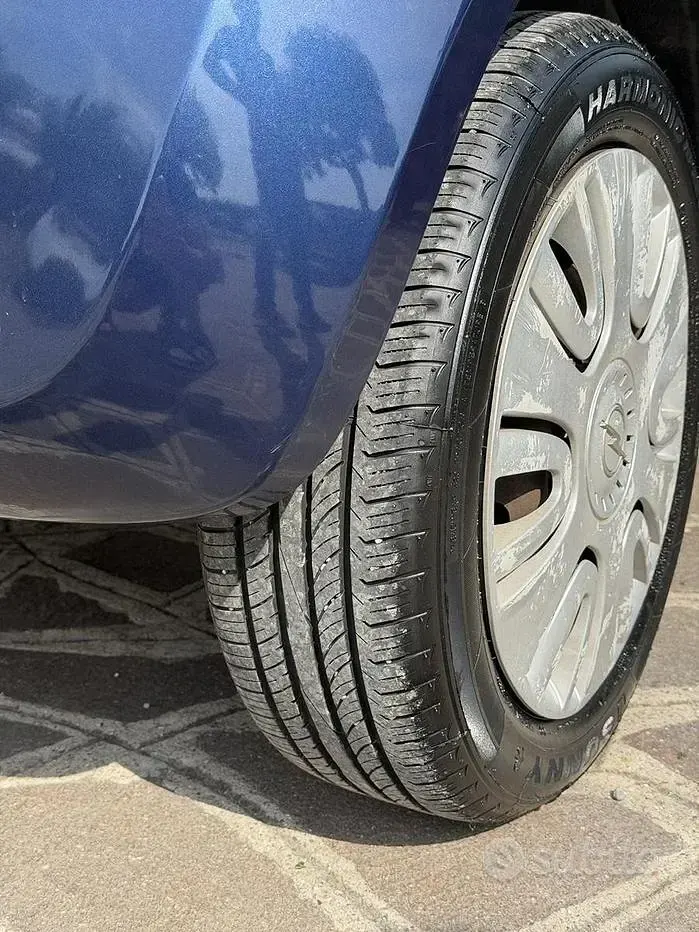 Usata Opel Agila 65 CV (47 kW) 2009 Blu Utilitaria