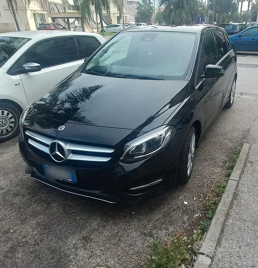Usata Mercedes B200 Executive 163 CV (119 kW) 2018 Nero Utilitaria