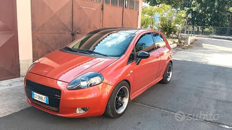 Usata Fiat Grande Punto 75 CV (55 kW) 2005 Utilitaria