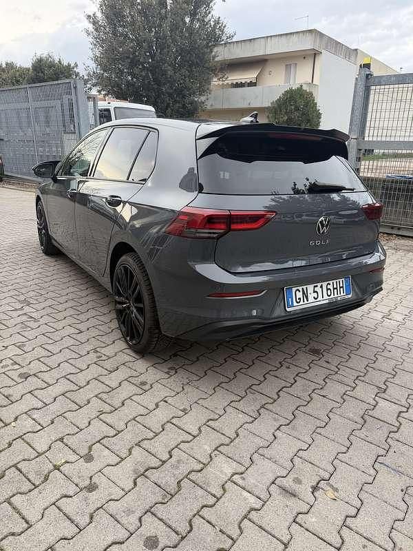 Usata VW Golf VIII Life 131 CV (96 kW) 2020 Berlina