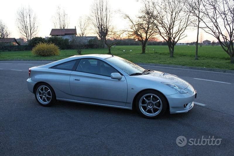 Usata Toyota Celica 143 CV (105 kW) 2003 Grigio Coupé