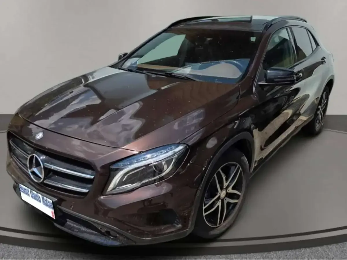 Usata Mercedes GLA200 136 CV (100 kW) 2015 Marrone SUV