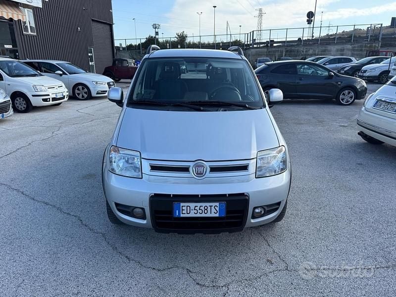 Grigio Usata 2010 Fiat Panda 4x4 Climbing Due volumi | 6900 € (Buon prezzo) - Immagine 1/4