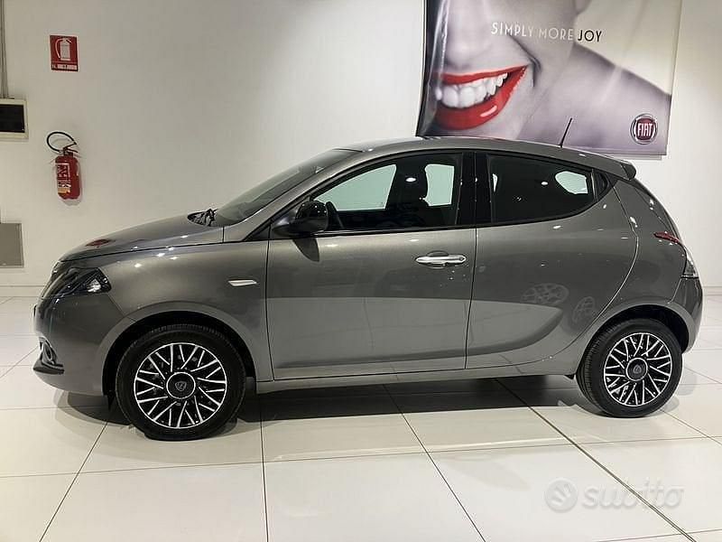 Usata Lancia Ypsilon S 69 CV (50 kW) 2024 Grigio Utilitaria